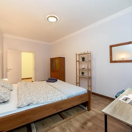 Apartment Spacious 3-bedroom In Center Riga
