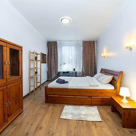 Spacious 3-bedroom In Center