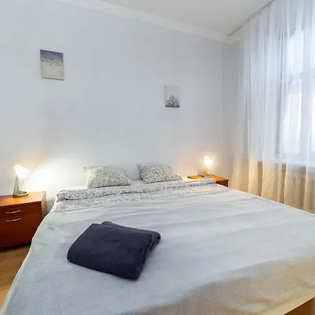Spacious 3-bedroom In Center Apartment