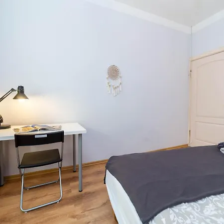 Spacious 3-bedroom In Center