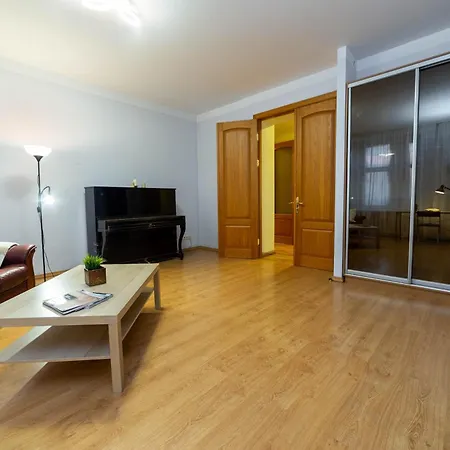 Spacious 3-bedroom In Center Апартаменты *