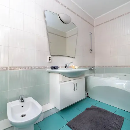 Spacious 3-bedroom In Center *